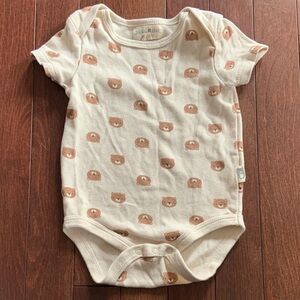 🍓3/$10 Rabbit + Bear Organic Cream Bear Print Kids Bodysuit size 6-9m
